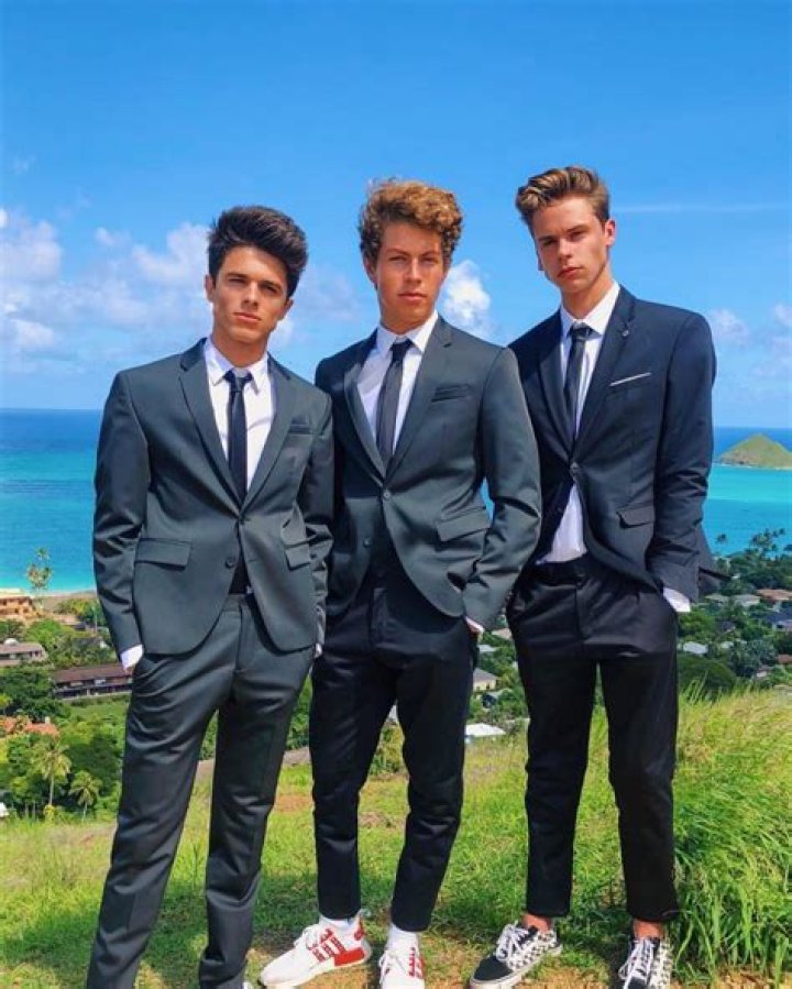Caleb Burton Bio | Age, Wiki, Net worth, Height, Girlfriend?|