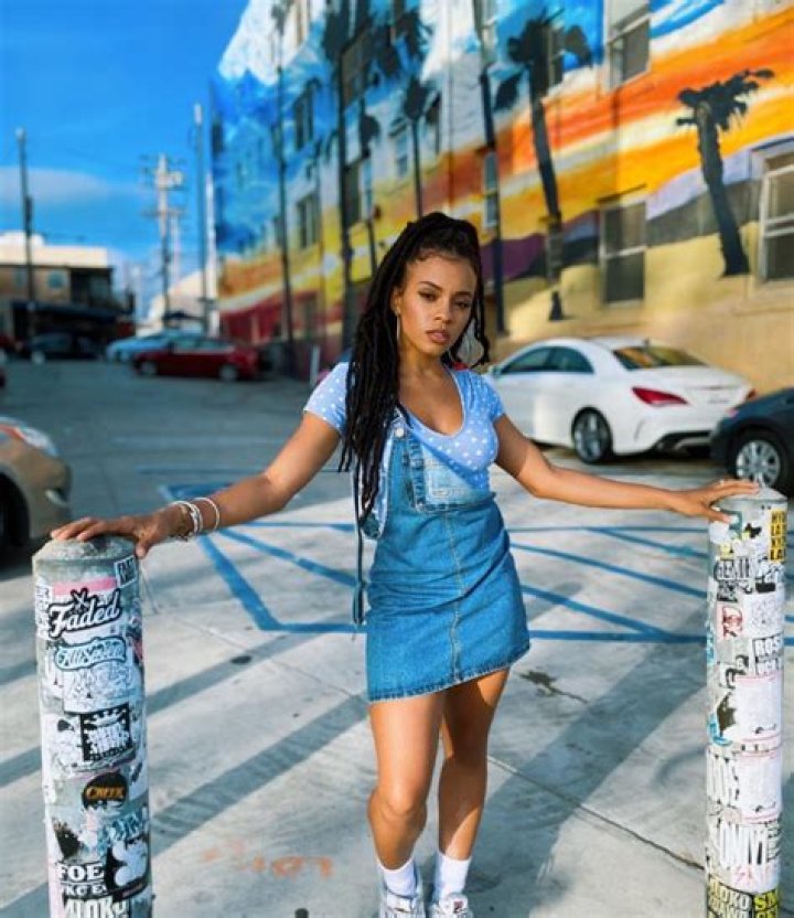 Efrangeliz Medina Age | Wiki, Net worth, Bio, Height, Boyfriend ?
