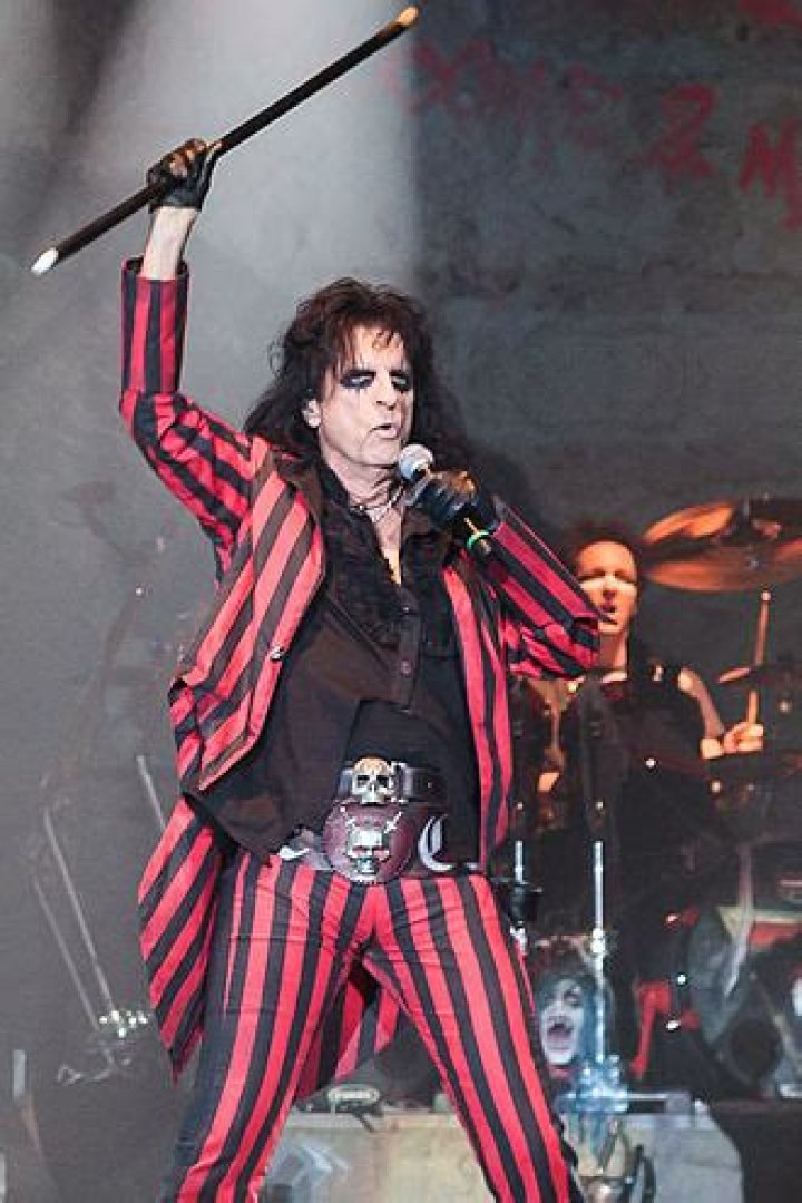 How tall is Alice Cooper