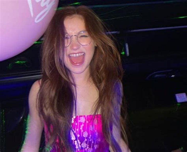 How tall is Anna Cathcart