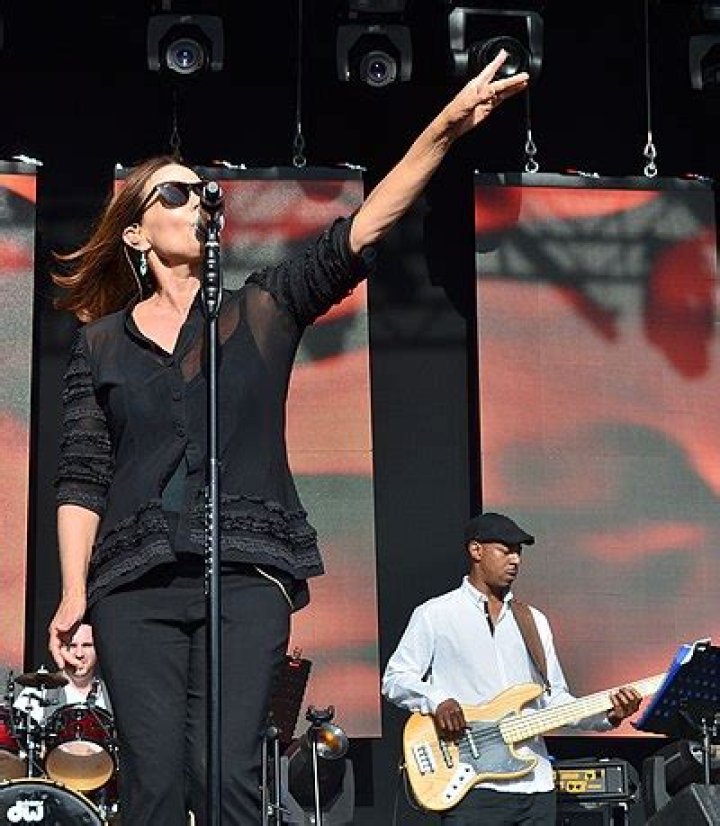 How tall is Belinda Carlisle