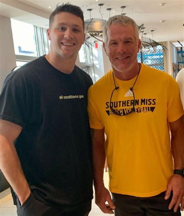 How tall is Brett Favre
