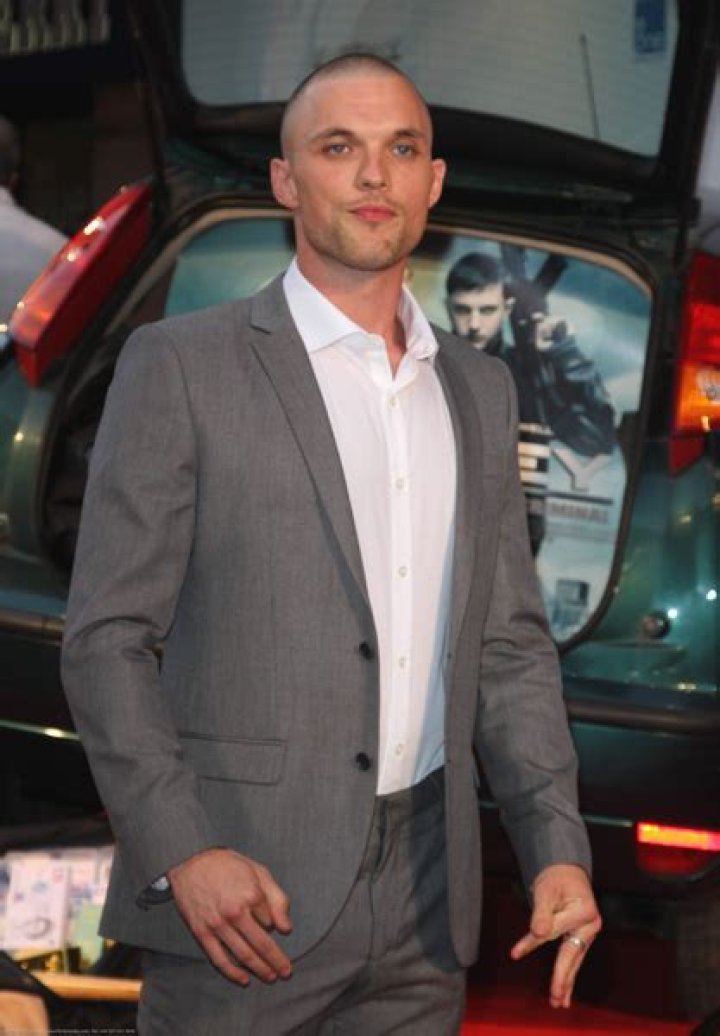 How tall is Ed Skrein
