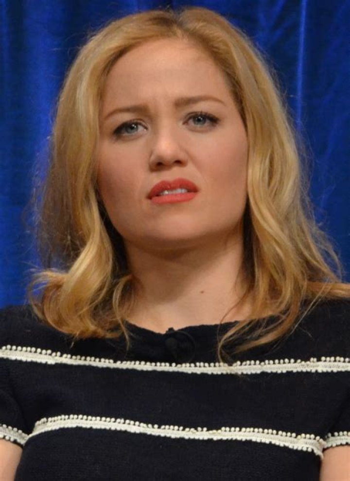 How tall is Erika Christensen