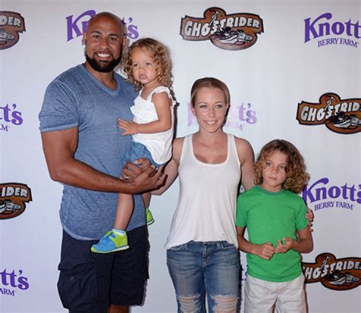 How tall is Kendra Wilkinson