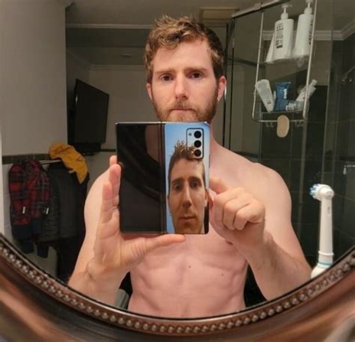 How tall is Linus Sebastian