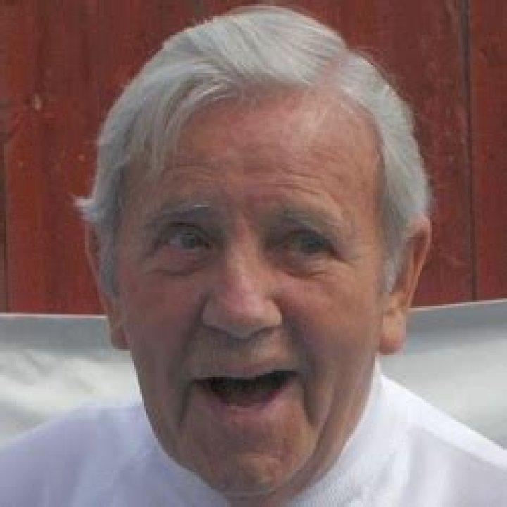 How tall is Norman Wisdom