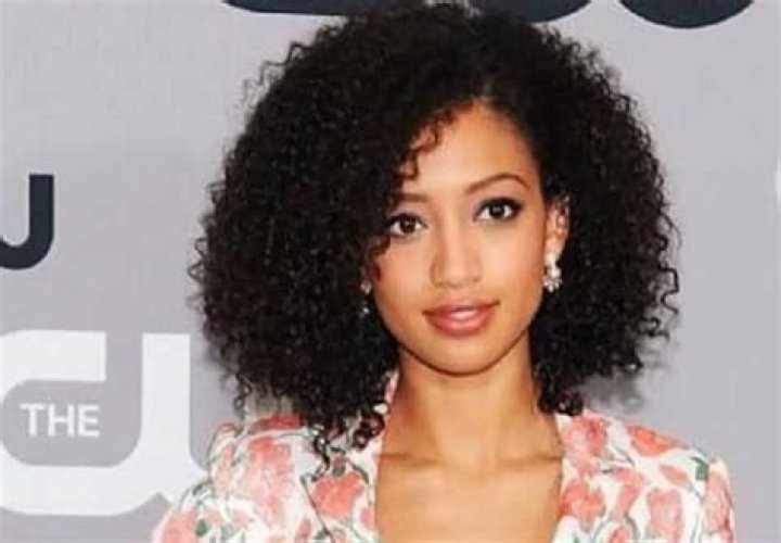 How tall is Samantha Logan