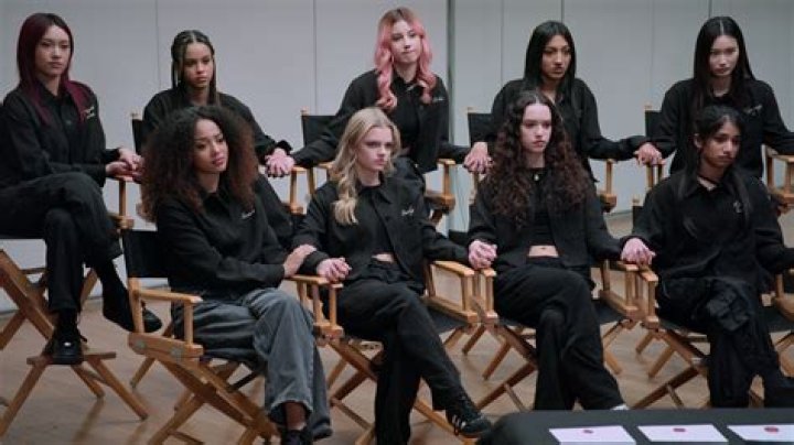 How tall is Samara Weaving