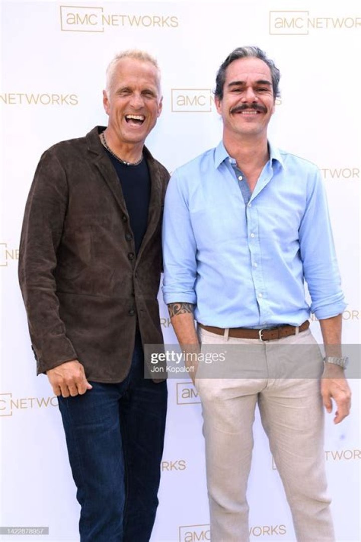 How tall is Tony Dalton