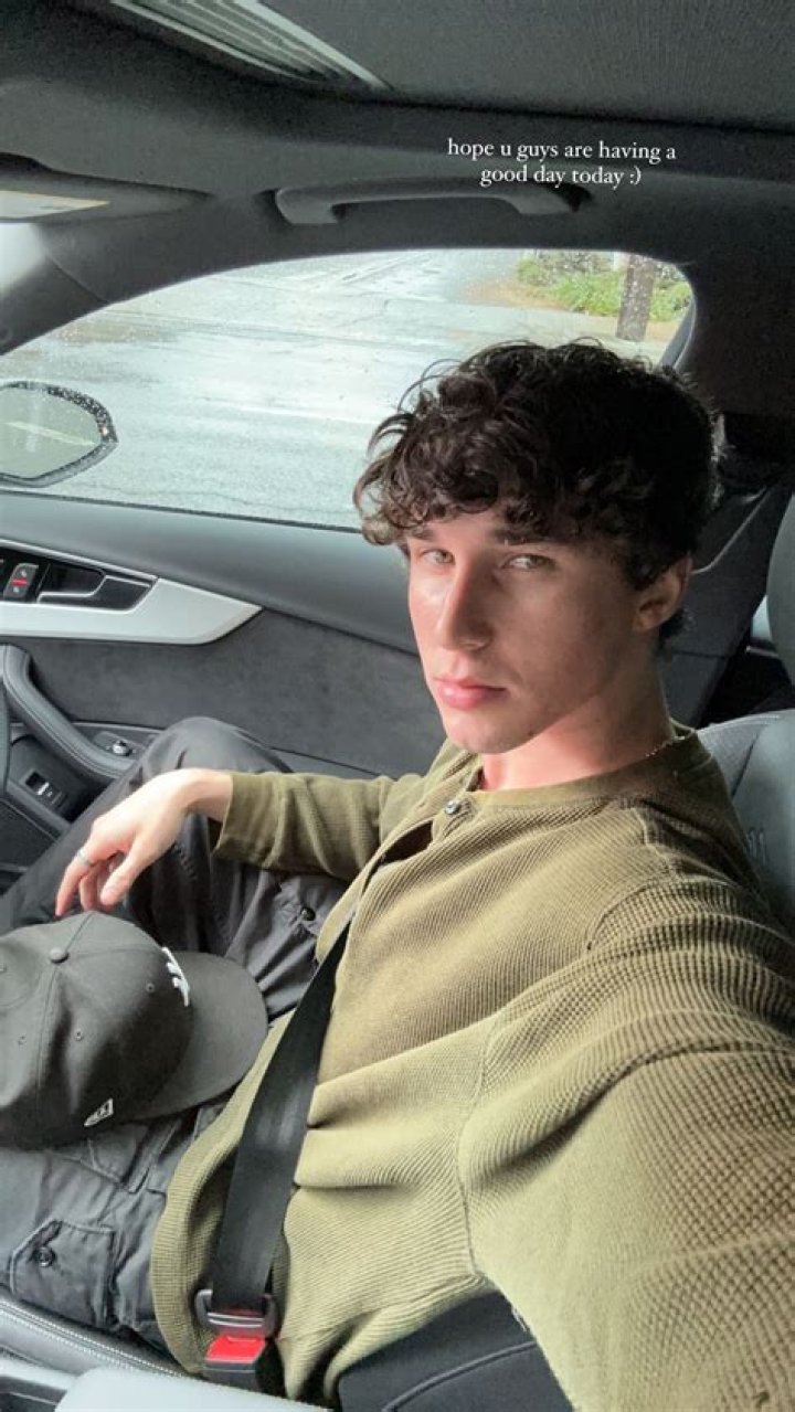 Hunter Rowland – Celebsgraphy