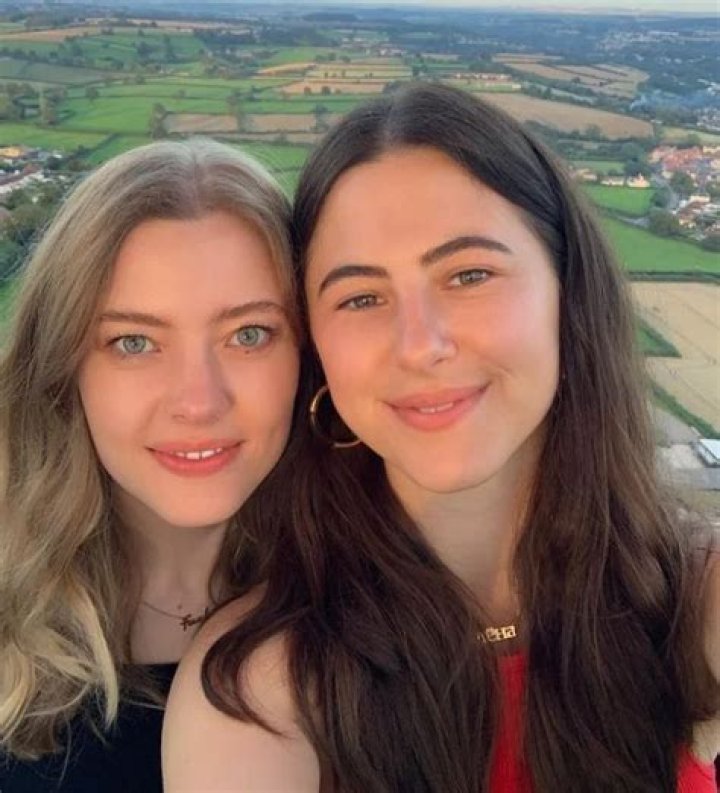 Is Jennifer English Lesbian? Sexuality, Girlfriend & Details About Actress