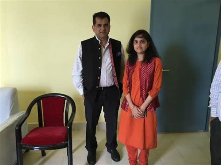 Isha Duhan (IAS) Wiki, Biography, Age, Husband, Parents, Education, Rank, Contact Details & More