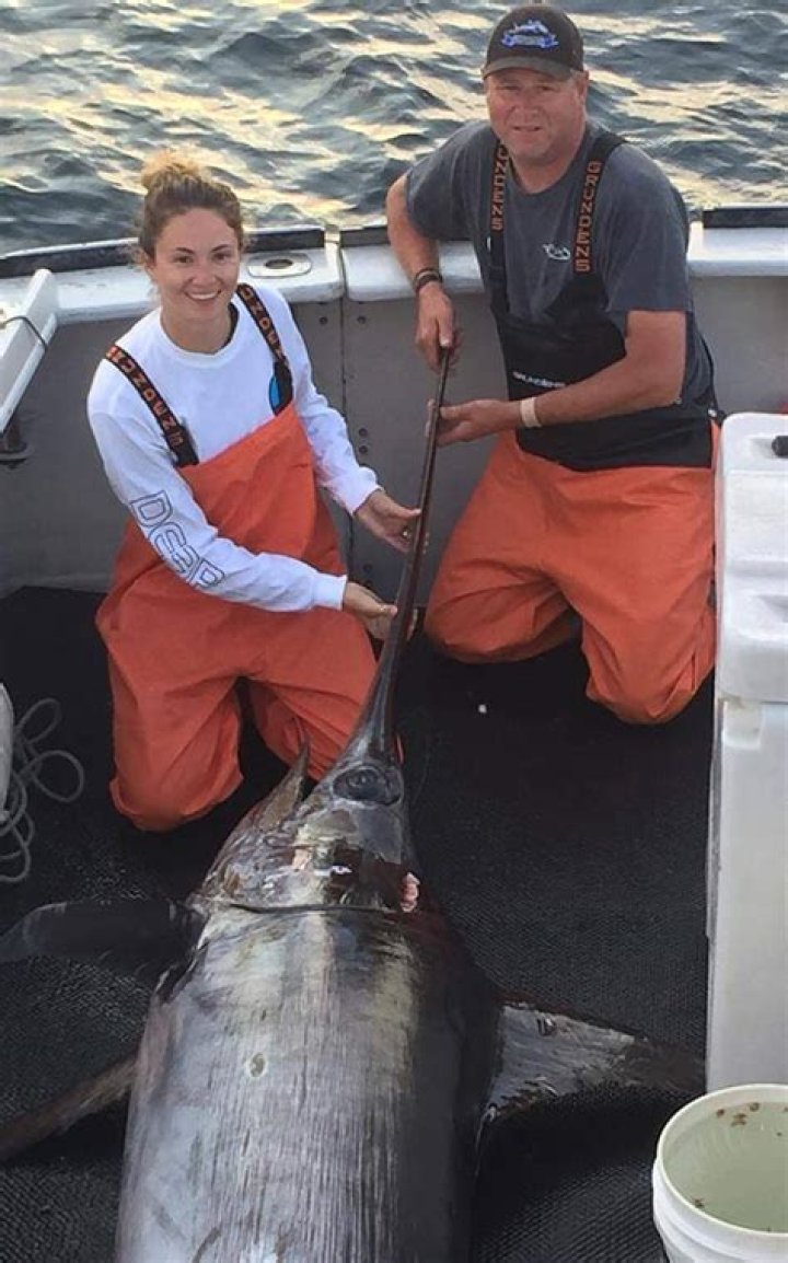 Meet Erin from ‘Wicked Tuna’. Her Boyfriend, Husband, Net Worth, Age in wiki bio