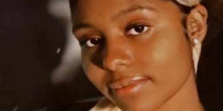 Praise Mary Ella Simmons – Celebsgraphy