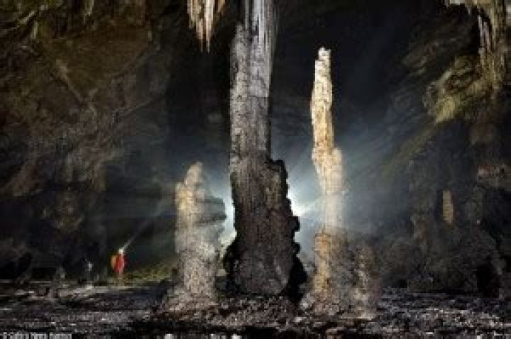 The Colossal Er Wang Dong Cave System