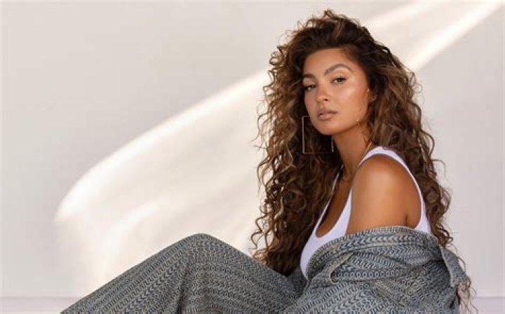 Tori Kelly net worth: How rich is Tori Kelly? Her house, Cars 2022