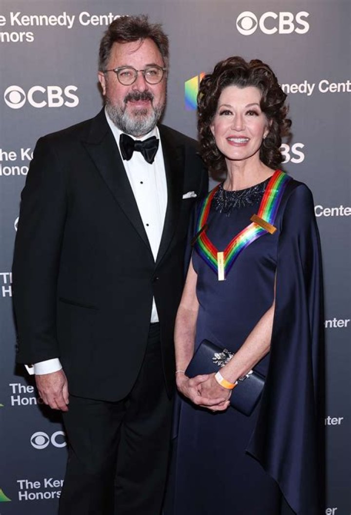 Vince Gill Married to Wife Amy Grant. Check His Net Worth, Age & Daughter. 2022