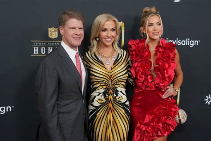 Who Is Tavia Shackles? Wiki, Age, Kids, Net Worth, Family & Facts About Clark Hunt's Wife